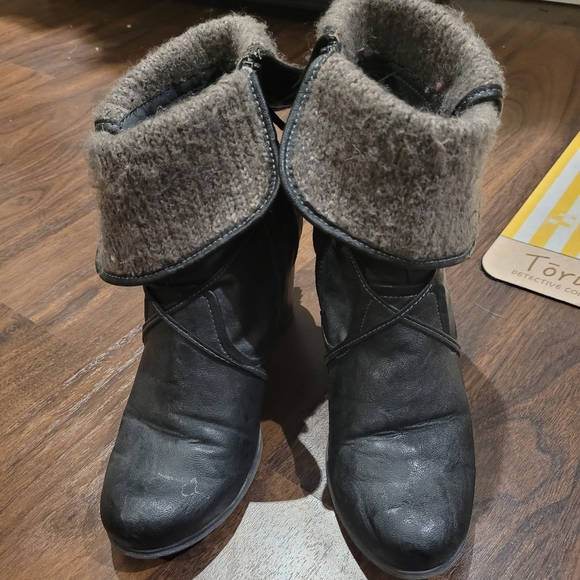 Mustang ankle boots.  Preloved - Picture 2 of 4